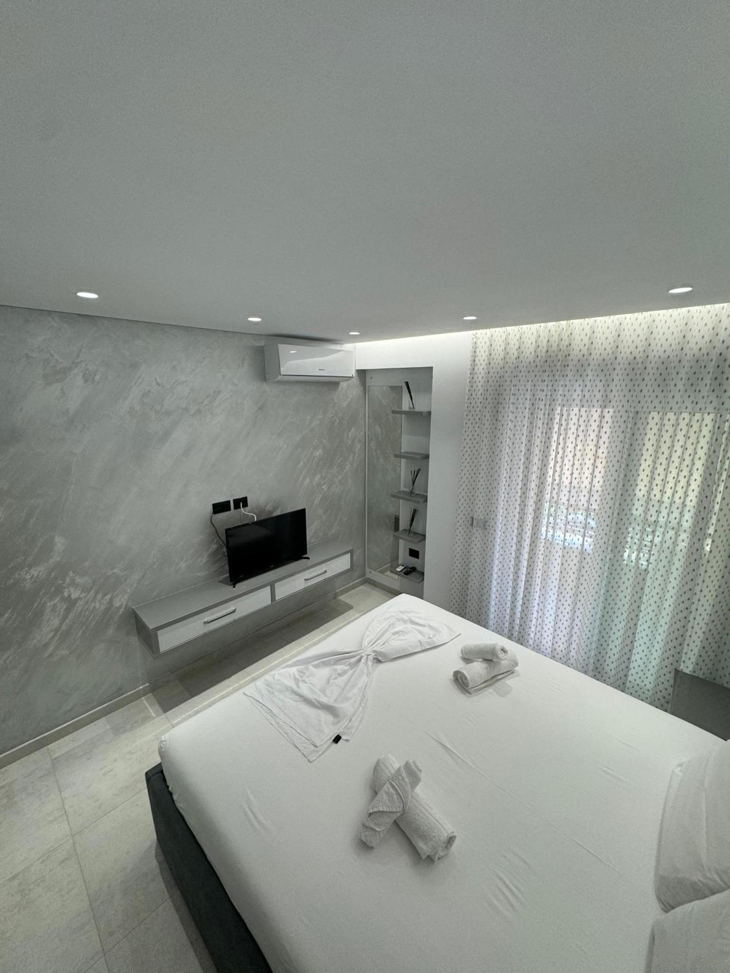 Alpha Lux Apartment Sarandë Exterior foto